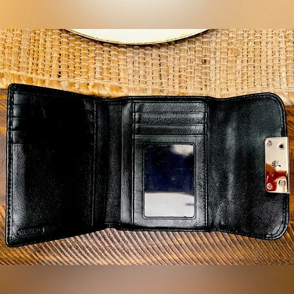 Coach wallet snap closure with zip compartment - Picture 6 of 12